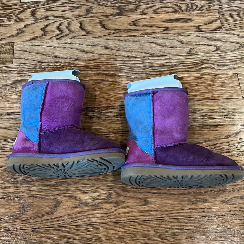 Uggs - Picture 2 of 4